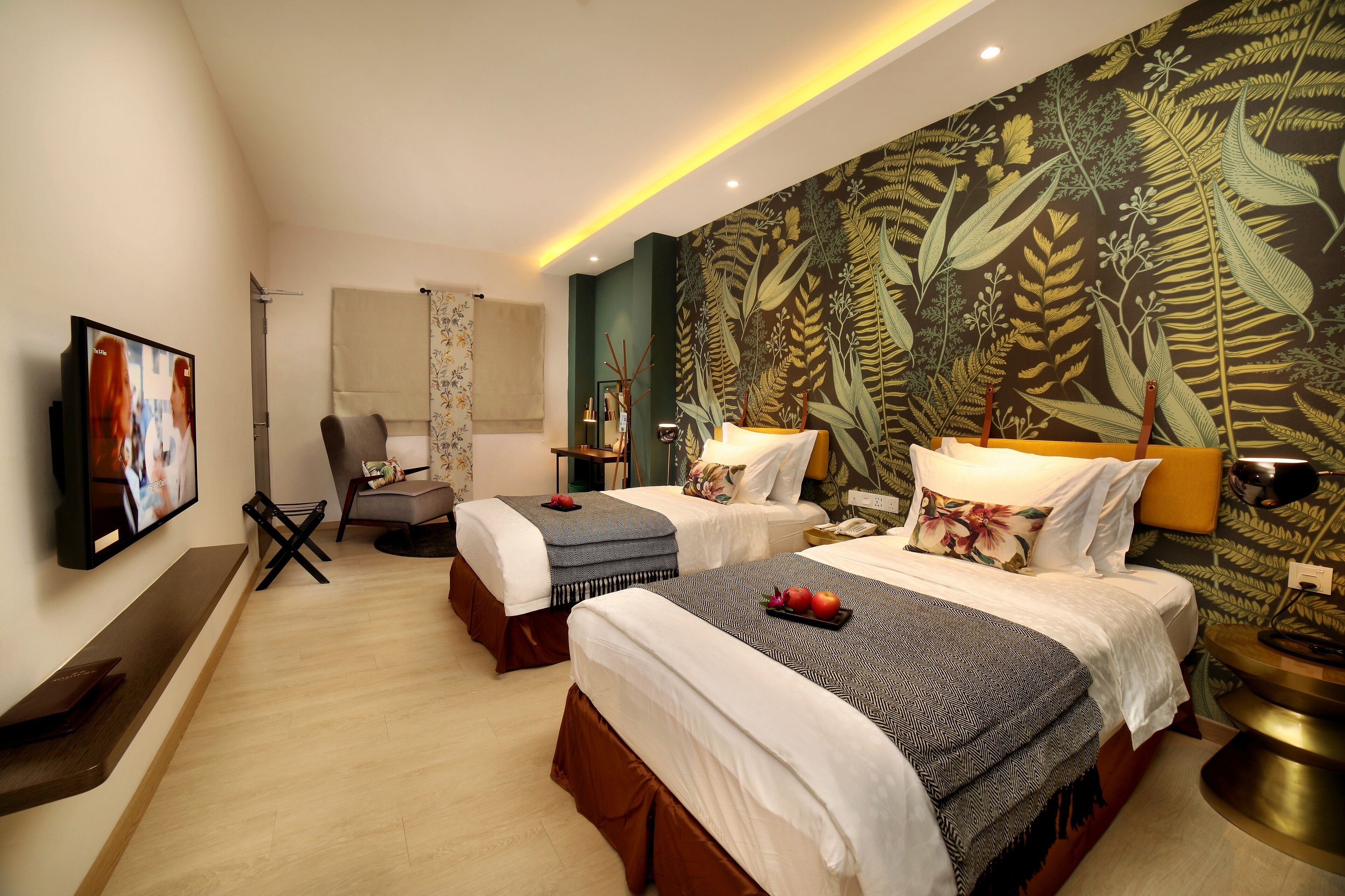 Premier tvåbäddsrum | Minibar, värdeförvaringsskåp på rummet och mörkläggningsgardiner