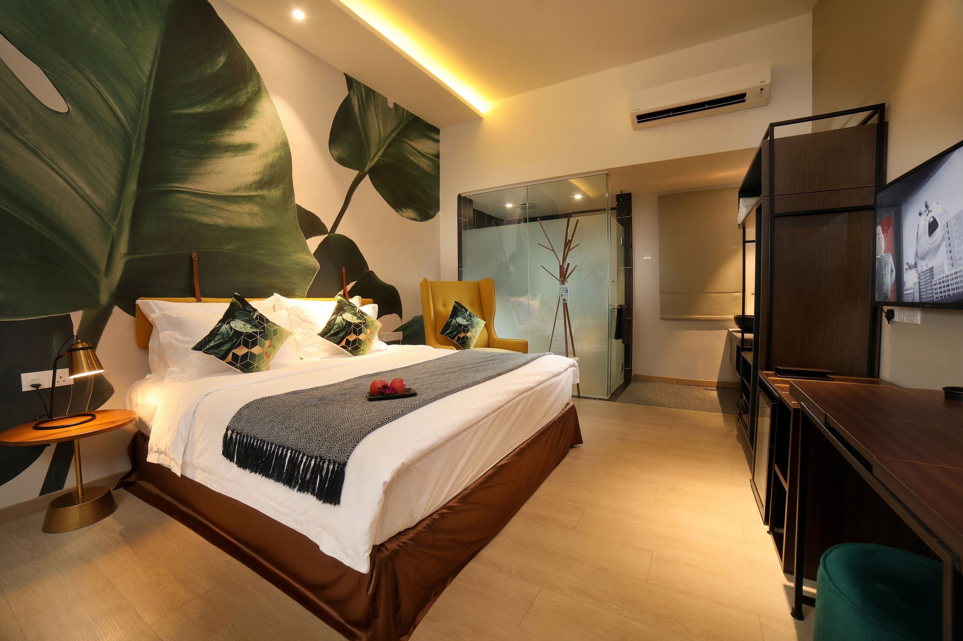 Deluxe-rum (King) | Minibar, värdeförvaringsskåp på rummet och mörkläggningsgardiner