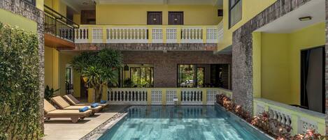 Outdoor pool, open 8:00 AM to 8:00 PM, pool umbrellas, pool loungers