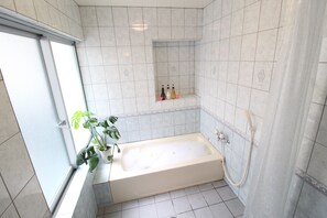 House (Private Vacation Home) | Deep soaking bathtub - Chatan Seaside American House AO (Chatan)