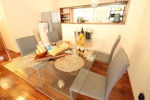In-room dining - Chatan Seaside American House AO (Chatan)