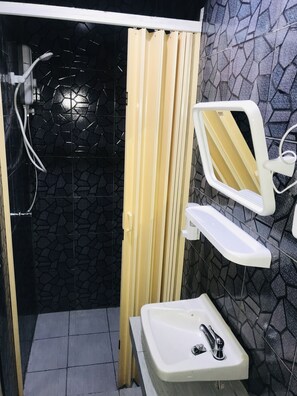 Deluxe Double Room | Bathroom - Harry's Residence (Bangkok)