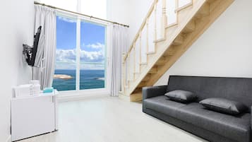 复式, 海洋景观 (1) | 起居区 | 平板电视