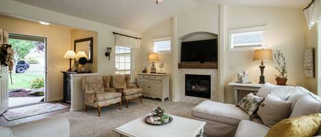 Smart TV, fireplace, books, stereo