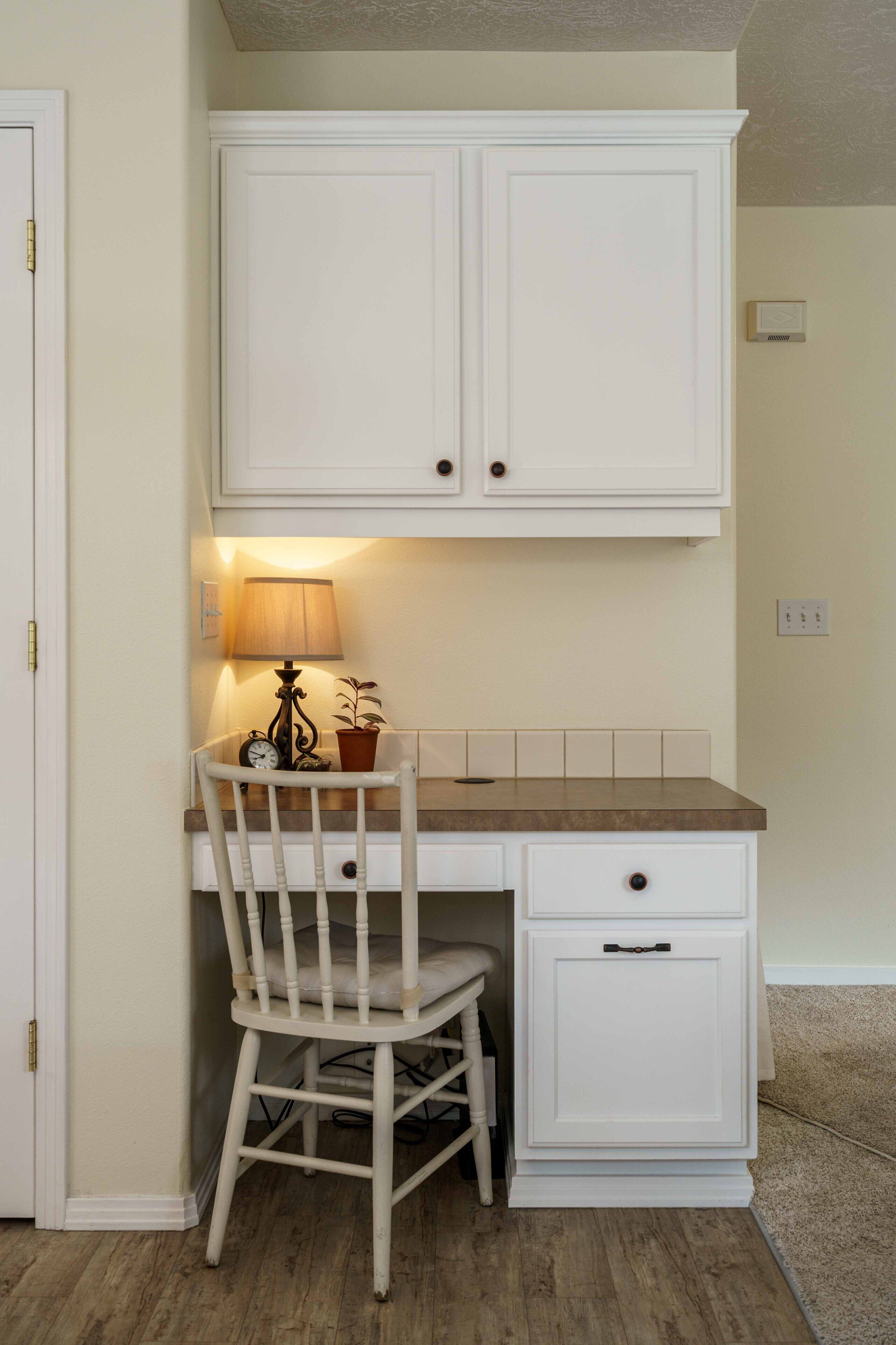 Bright and Charming Home Central to Mt. Hood, Portland, the Gorge, Hood River