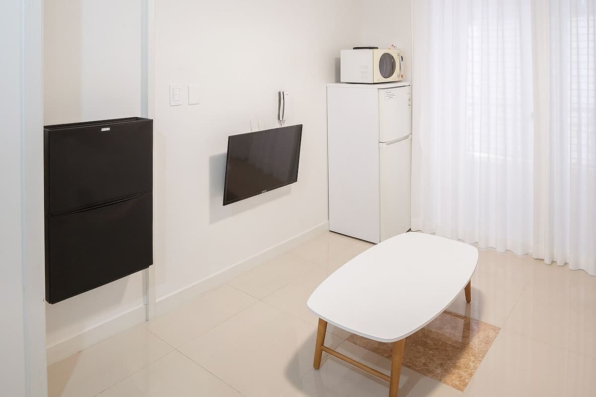 Room (8 people) | Soundproofing, WiFi (free), bed sheets