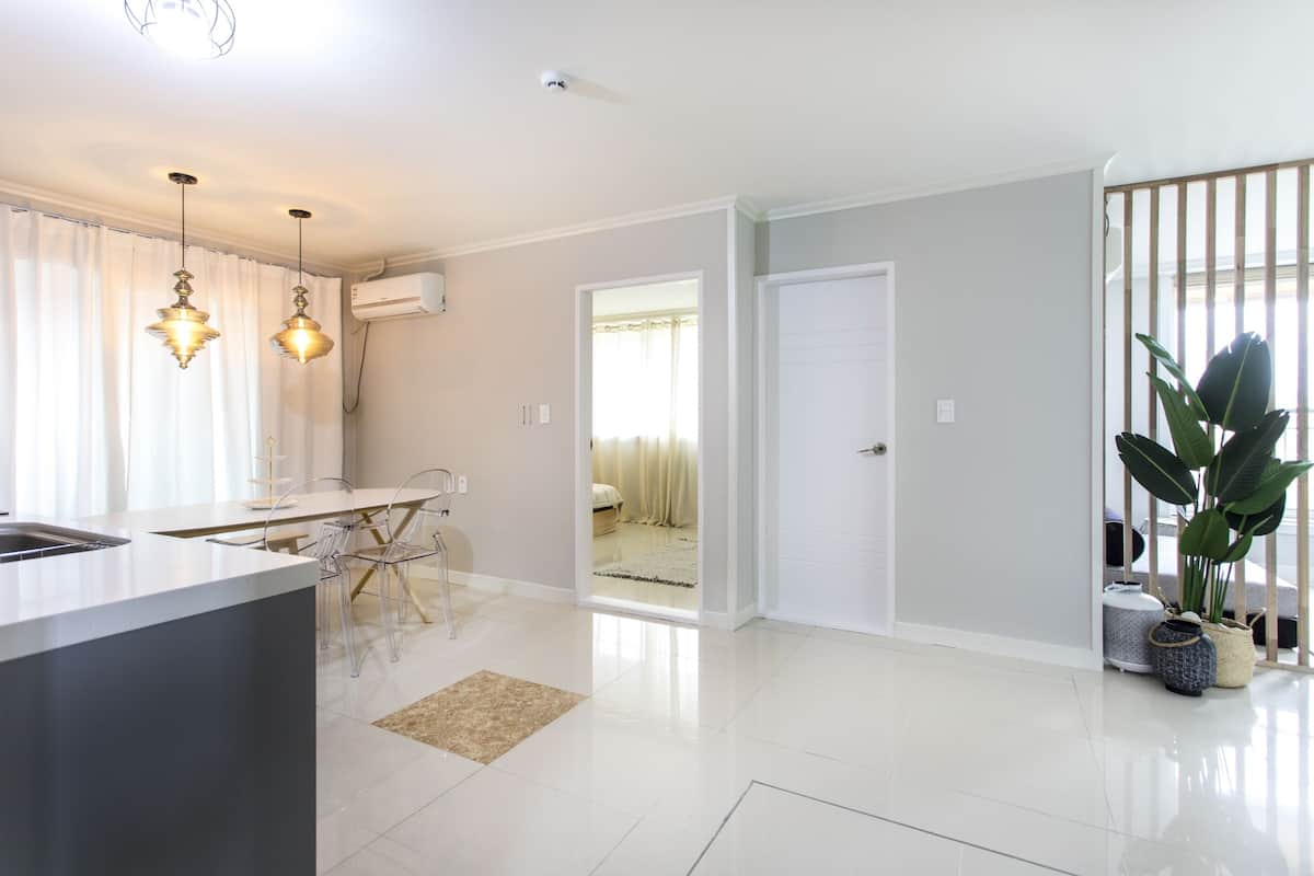 Premium Room | Living area | Flat-screen TV