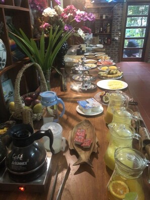 Gratis frukost med lokala rätter varje dag