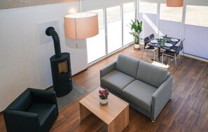 Fernseher, Kamin, Stereoanlage