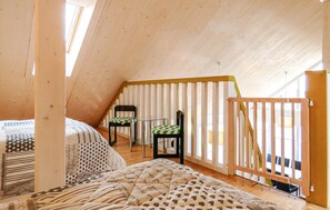 2 Schlafzimmer, Reisekinderbett, Bettwäsche