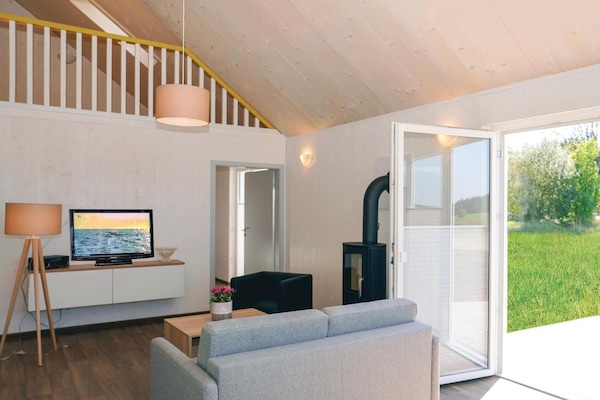 TV, caminetto, impianto stereo