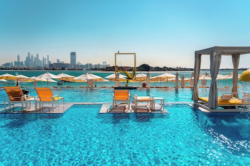 C Central Resort the Palm