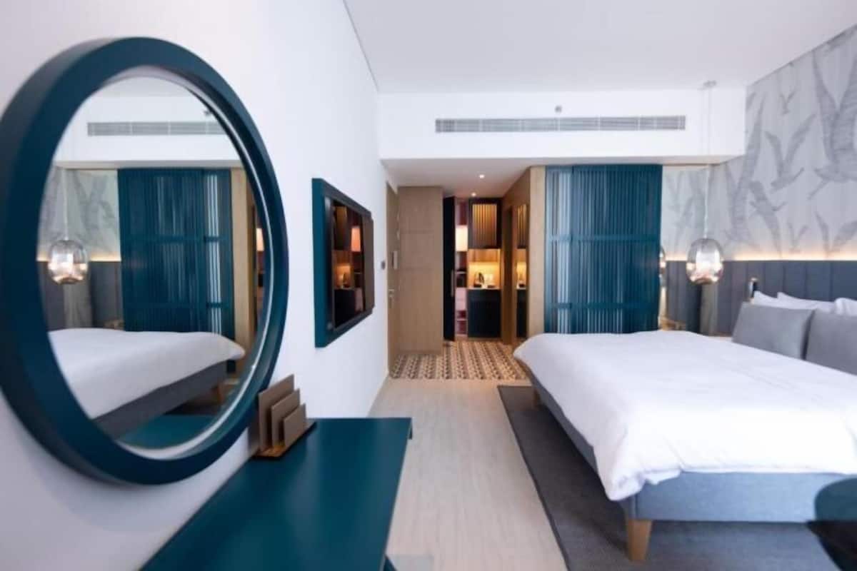 1 bedroom, hypo-allergenic bedding, minibar, in-room safe