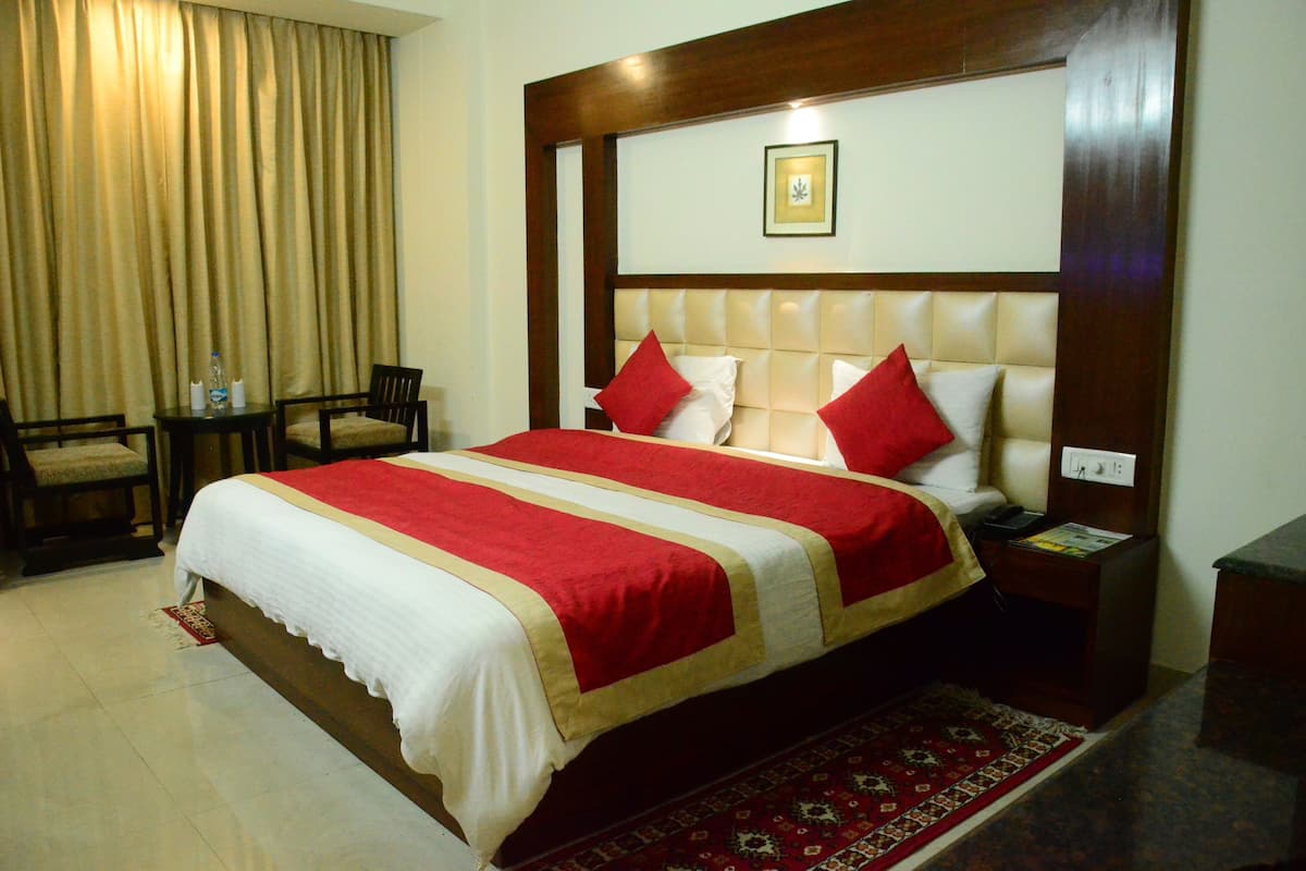 Hypo-allergenic bedding, individually furnished, desk, laptop workspace