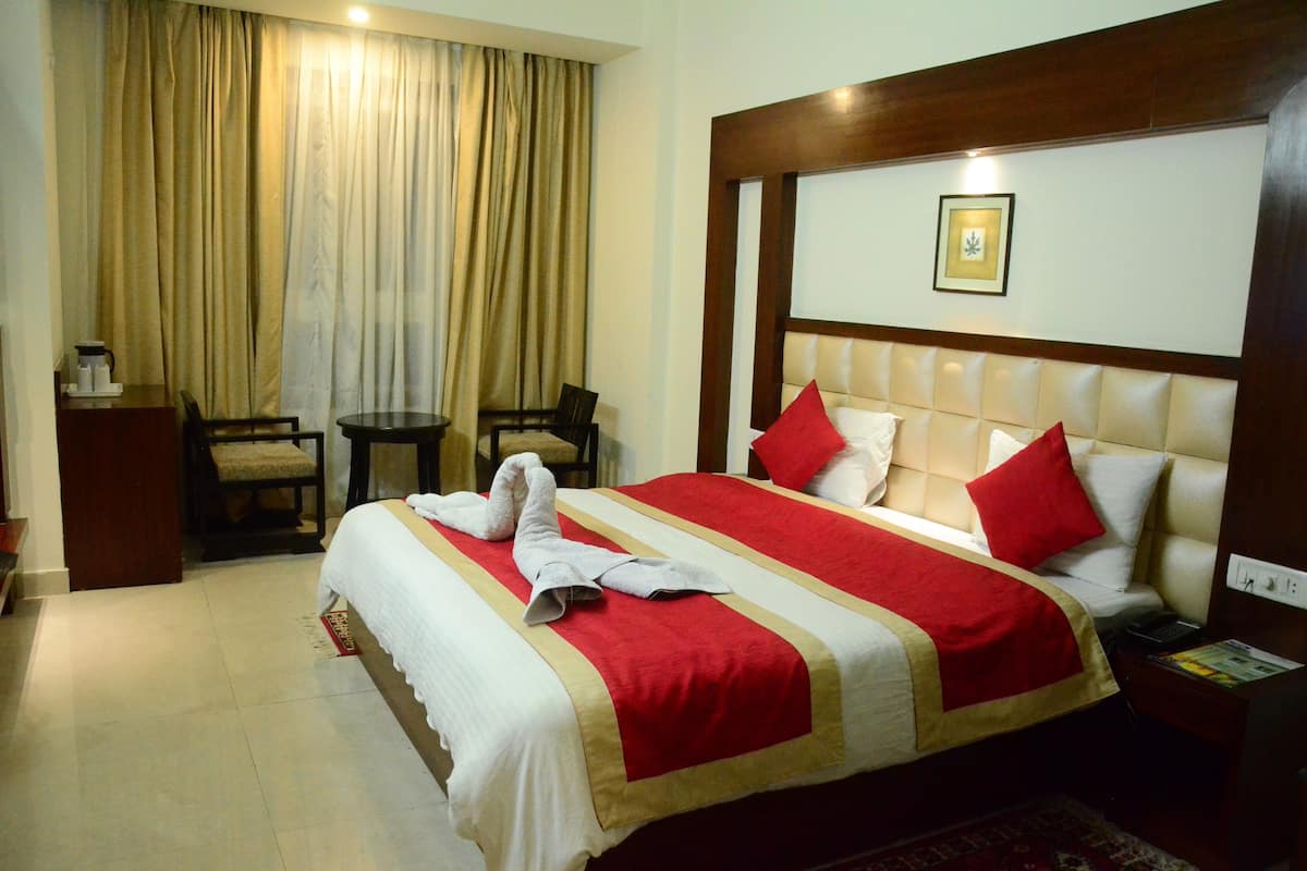 Hypo-allergenic bedding, individually furnished, desk, laptop workspace