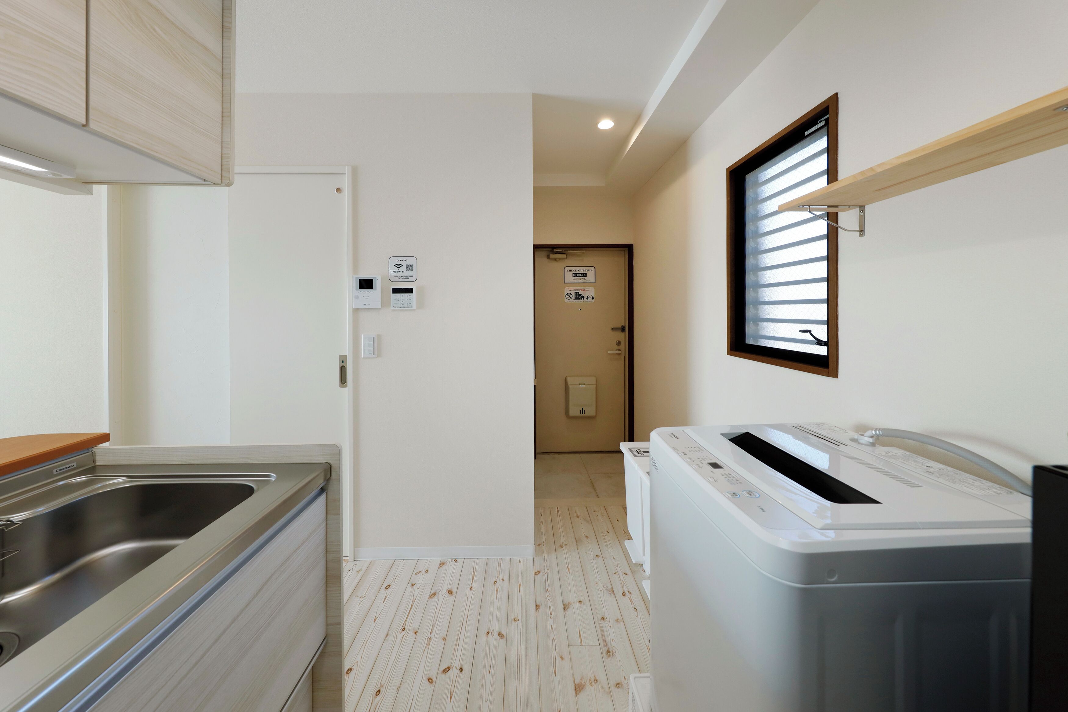 ベーシック アパートメント | 専用キッチン | 大型冷蔵庫、電子レンジ、コンロ、コーヒー / ティーメーカー