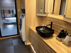 傳統獨棟房屋 (Private Vacation Home) | 浴室 | 獨立浴缸和淋浴設備、全浸式浴缸、免費盥洗用品、吹風機