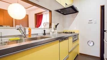 Private Vacation Home | Private kitchenette | Full-size fridge, microwave, stovetop, coffee/tea maker