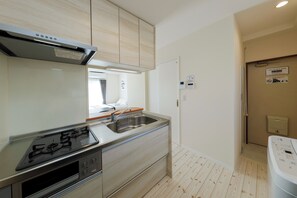 Basic Apartment | Private kitchen | Full-size fridge, microwave, stovetop, coffee/tea maker