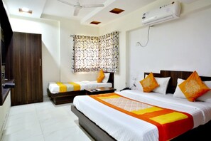 ตู้นิรภัยในห้องพัก, โต๊ะทำงาน, ห้องเก็บเสียง, Wi-Fi ฟรี