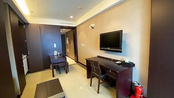 Deluxe Twin Room | 2 bedrooms, desk, laptop workspace, free WiFi