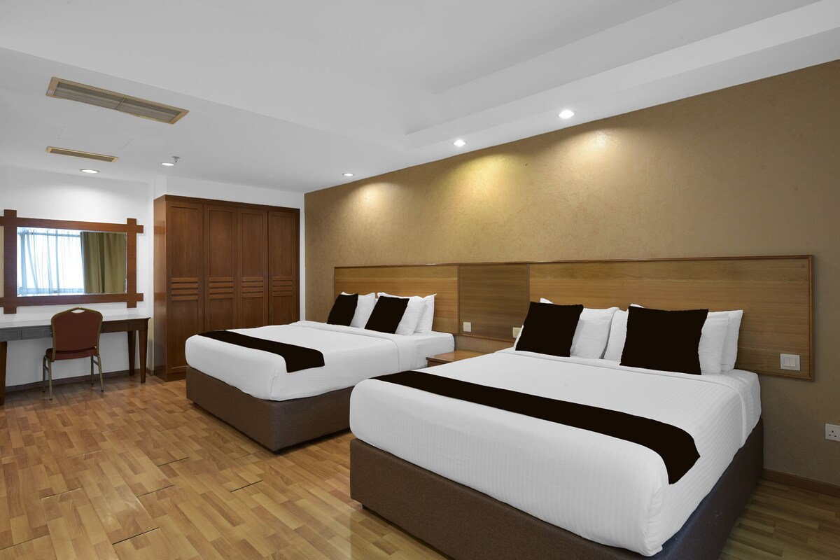 Suite Family | Iron/ironing board (on request), WiFi (free), bed sheets