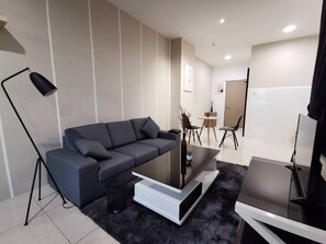 Studio Loft | Living room | Smart TV - Manhattan Suite ITCC Penampang (Kota Kinabalu)