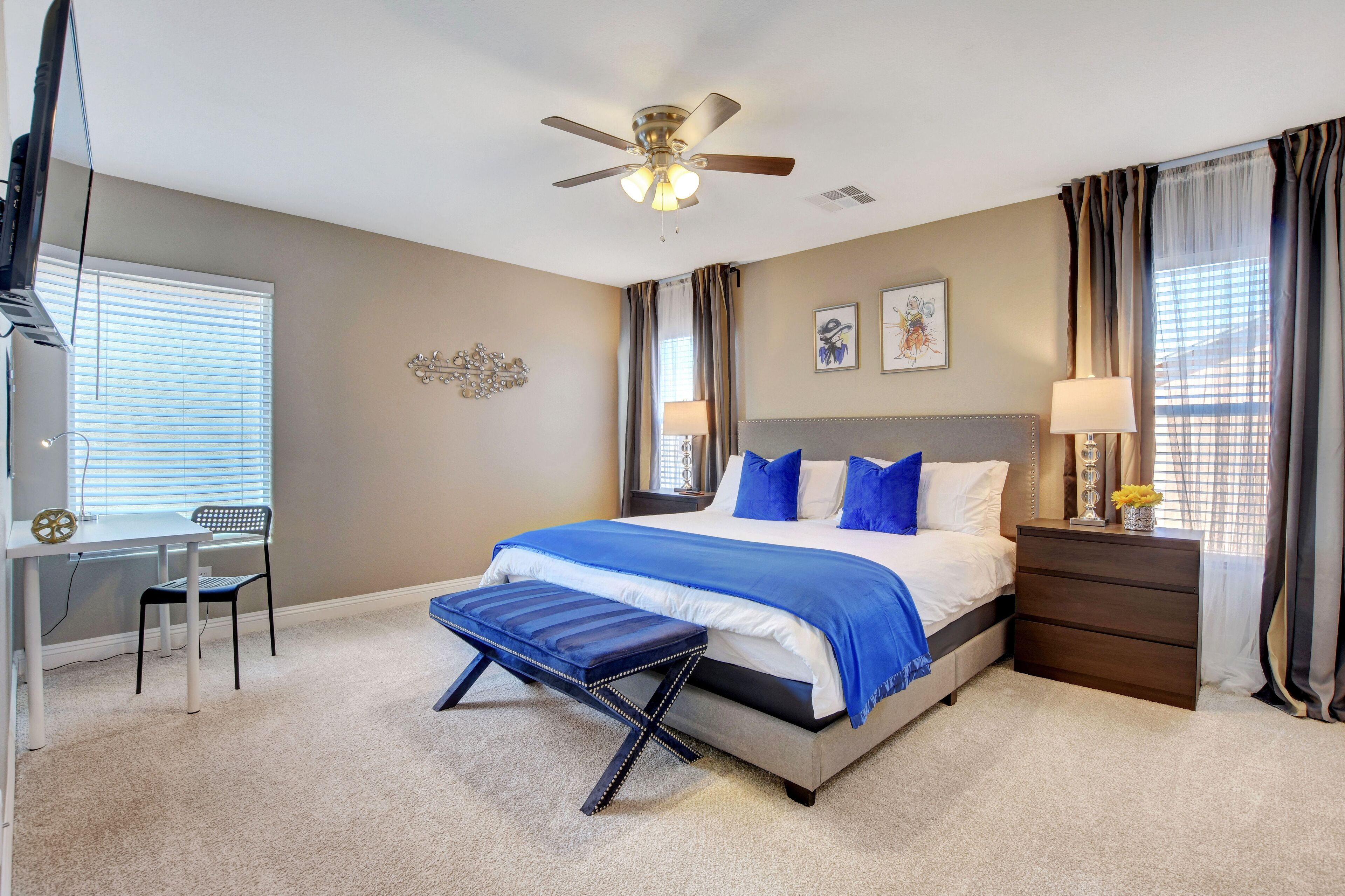 Gorgeous spacious home 12 minutes to Strip/airport