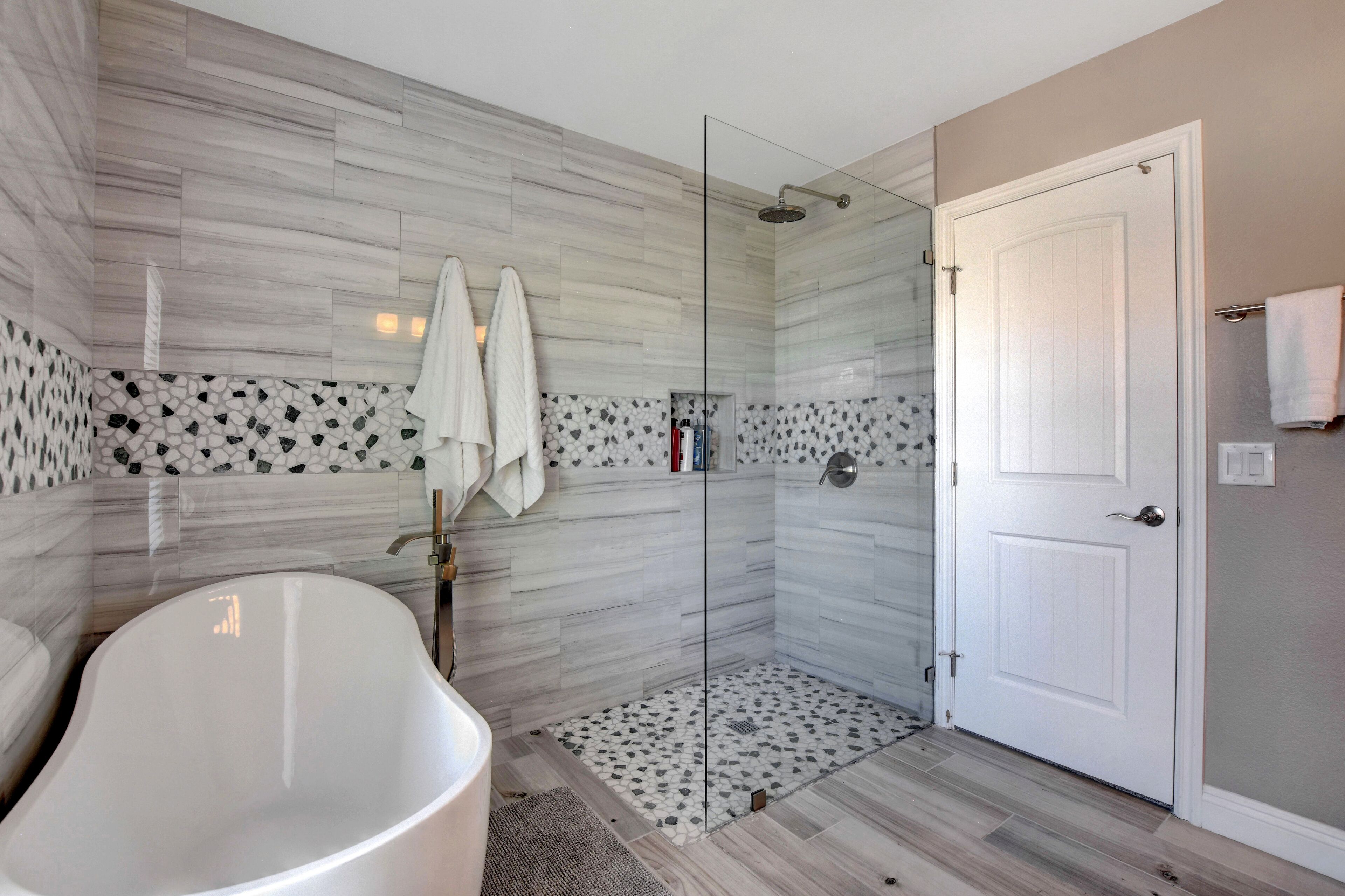 Gorgeous spacious home 12 minutes to Strip/airport