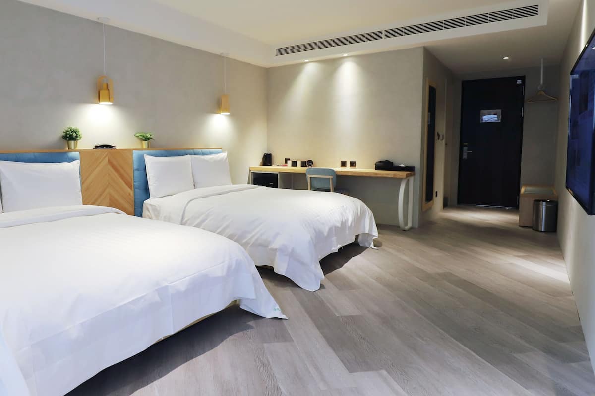 Habitación cuádruple Deluxe, bañera | Vistas desde la habitación
