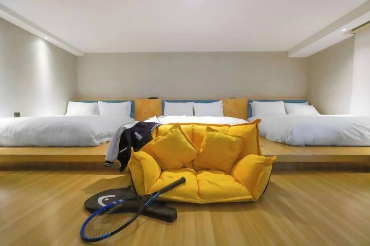 Premium bedding, down comforters, desk, blackout drapes