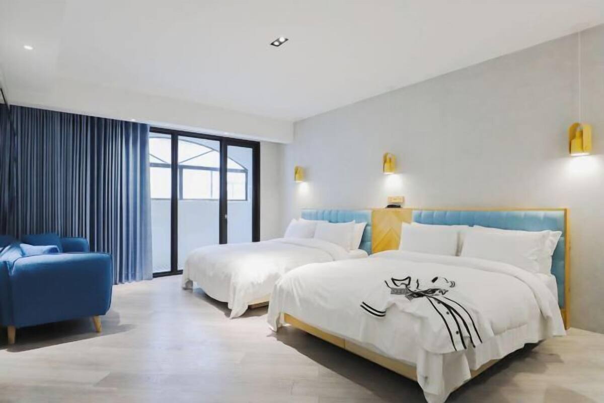 Premium bedding, down comforters, desk, blackout drapes