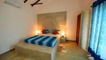 Premium bedding, desk, blackout drapes, soundproofing