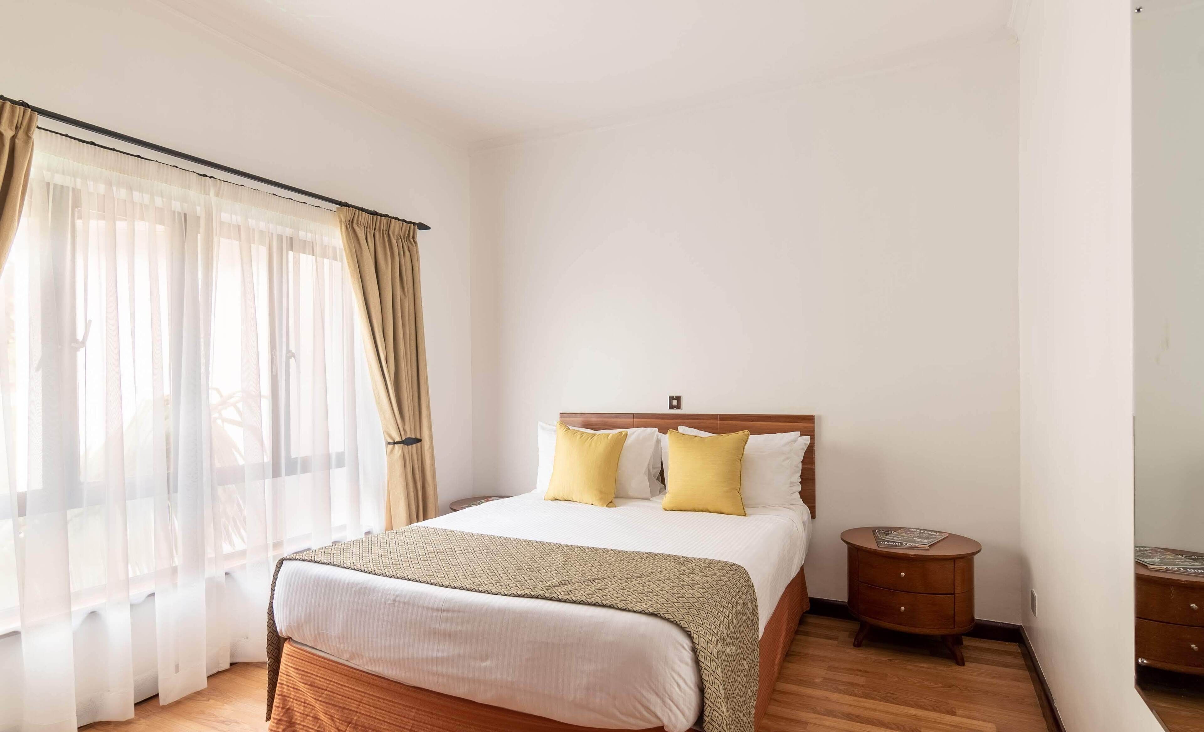 Coffres-forts dans les chambres, fer et planche à repasser