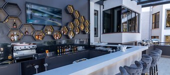 Cysuites Apartment Hotel