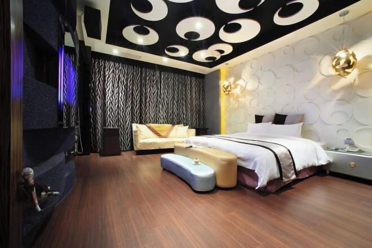 Minibar, individually furnished, blackout curtains, free WiFi