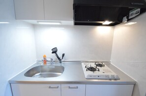 Fridge, microwave, stovetop, electric kettle - Color Tsuruhashi (Osaka)