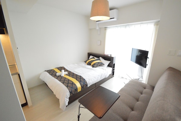 Desk, laptop workspace, free WiFi, bed sheets