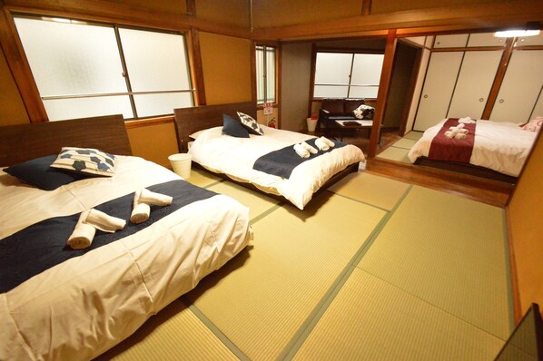 Desk, laptop workspace, free WiFi, bed sheets - Color Namba South 2 (Osaka)