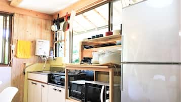 Fridge, microwave, stovetop, cookware/dishes/utensils