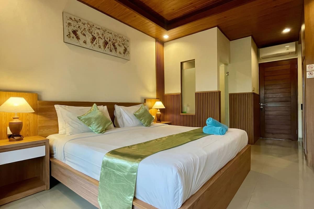 Deluxe Double Room, Balcony | Minibar, in-room safe, desk, free WiFi
