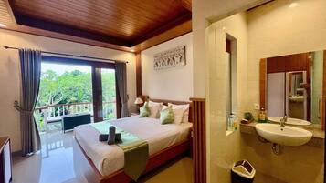 Habitación Deluxe doble, balcón | Minibar, caja fuerte, escritorio y wifi gratis