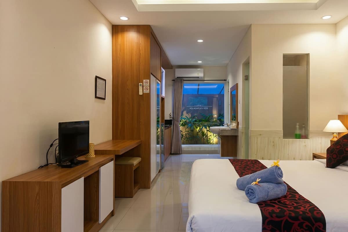 Deluxe Double Room, Pool Access | Minibar, in-room safe, desk, free WiFi