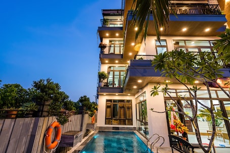 Front of property - evening/night