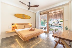 Deluxe Double Room | Desk, bed sheets - Sunlit Hostel (General Luna)