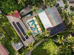 Outdoor pool - Sunlit Hostel (General Luna)