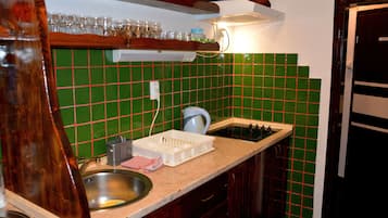 Shared Dormitory | Shared kitchen | Full-sized fridge, microwave, stovetop, cookware/dishes/utensils