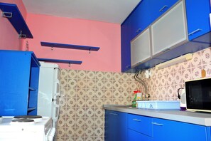 Svefnskáli - svefnsalur fyrir bæði kyn | Einkaeldhús