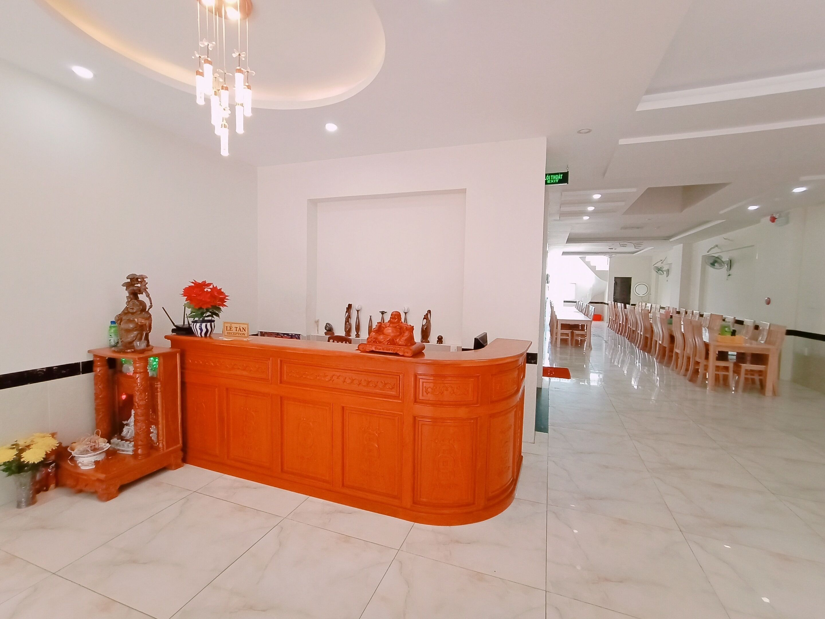 ฝ่ายต้อนรั  บ