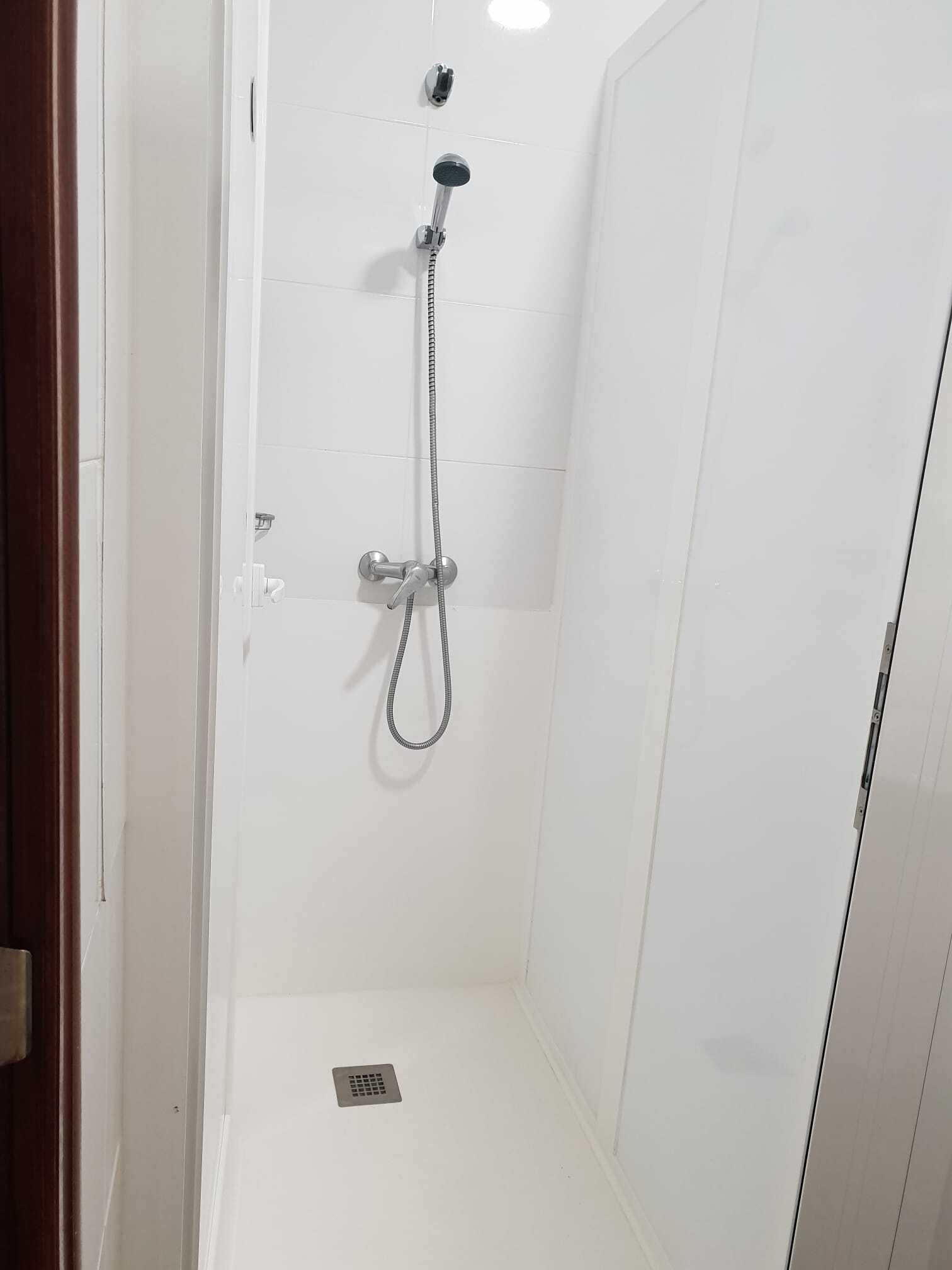Ducha del cuarto de baño